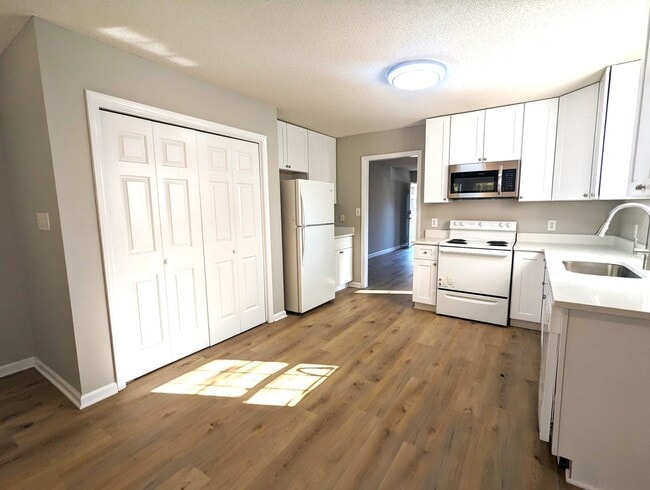 Photo - 125 Lonesome Wind Way