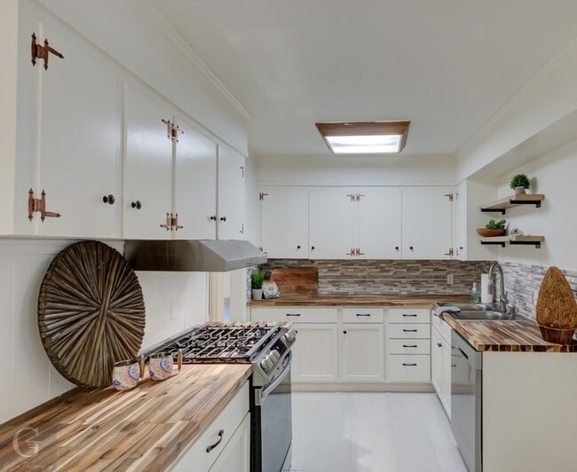 Photo - 9478 Poinsettia Dr