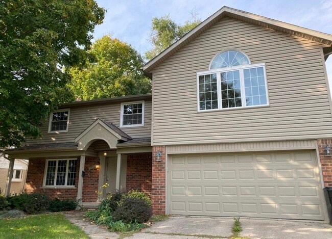 Building Photo - 2309 Cumberland Dr