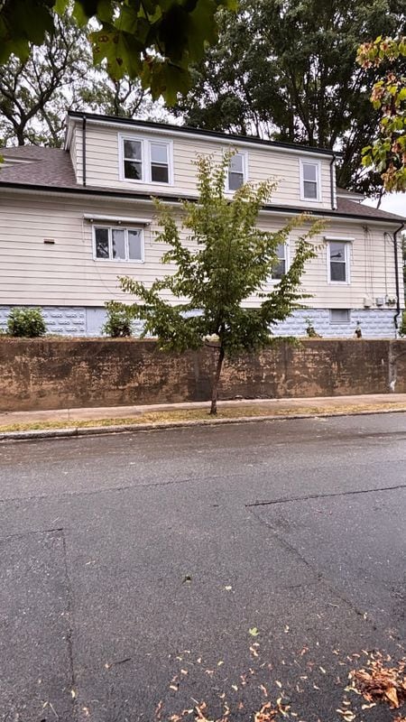 Photo - 584 River Ave