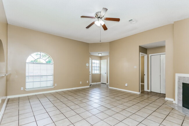 Photo - 2215 Hazyknoll Ln