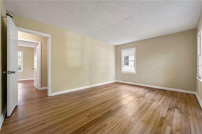 Photo - 959 Margaret Pl NW