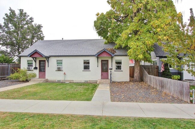 Building Photo - 210 S Commercial Ave