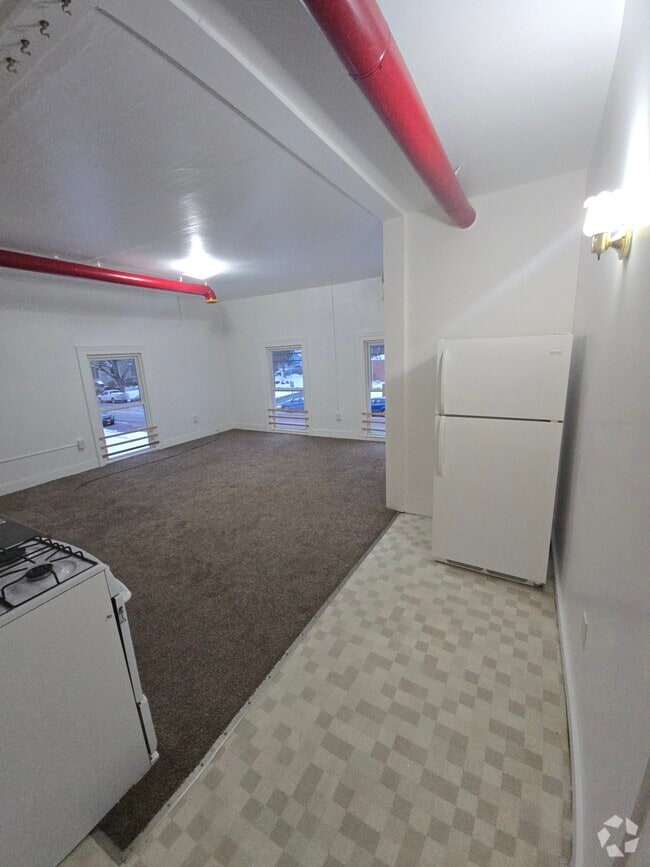 Building Photo - 90 E Main St Unit 2 Rental