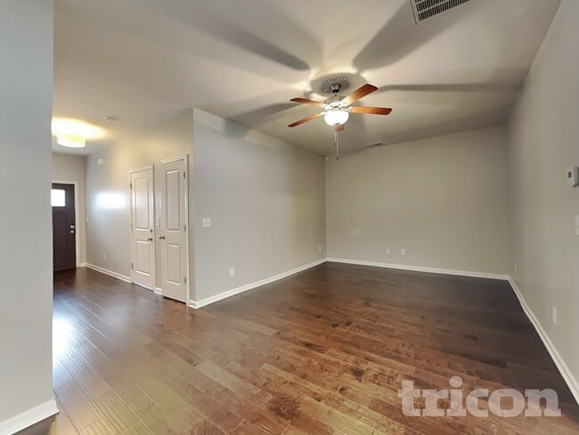 Photo - 406 Riverwood Ct