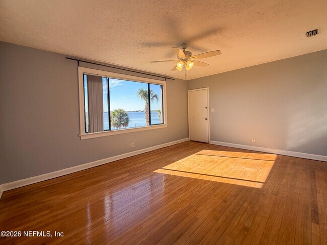 Photo - 1733 River Rd