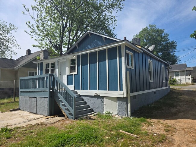Photo - 904 Crowder St