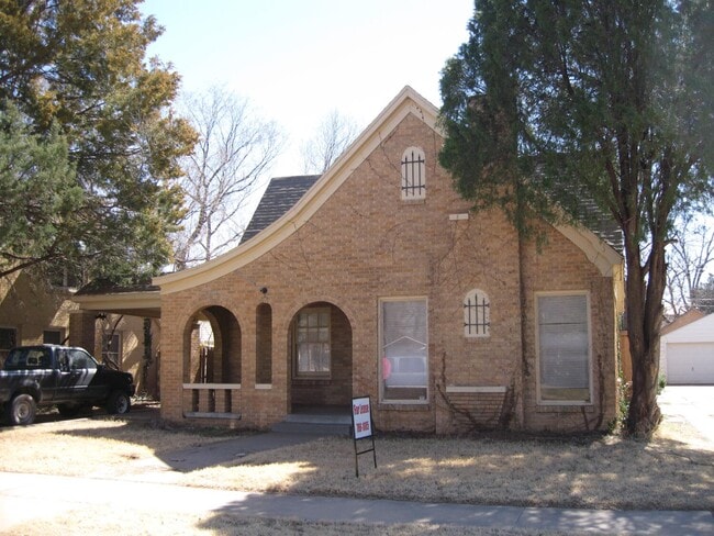 Building Photo - 2005 16th St