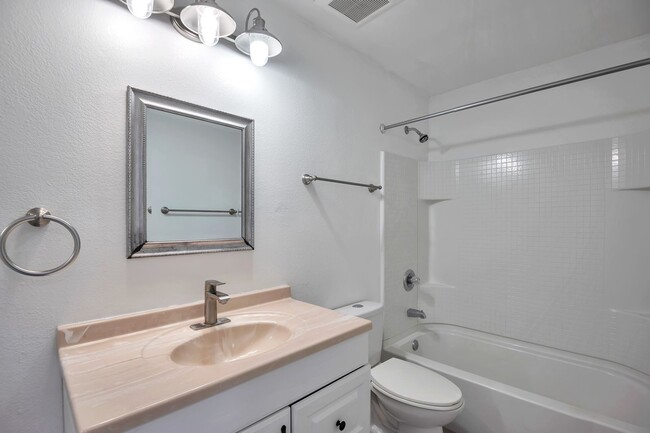 Photo - 5 Bedroom, 3 Bath, Pool, Remodeled