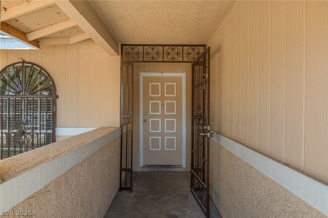 Photo - 1866 Ludington Ave