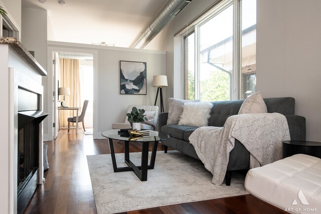 Building Photo - 4751 N Artesian Ave #409 Unit 409