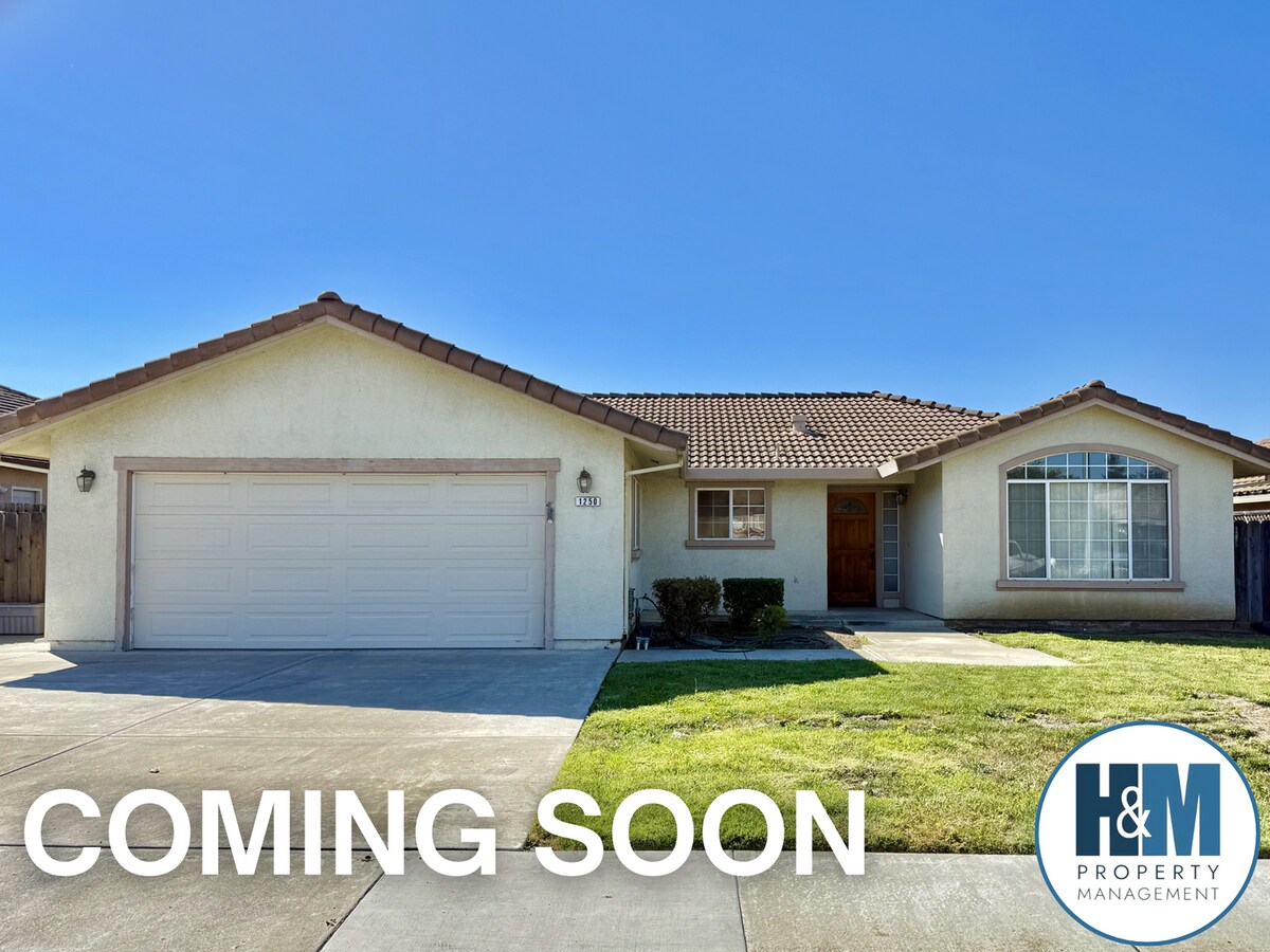 Charming Hollister Home w/ Private Yard + Garage – Coming soon! - Charming Hollister Home w/ Private Yard + Garage – Coming soon!