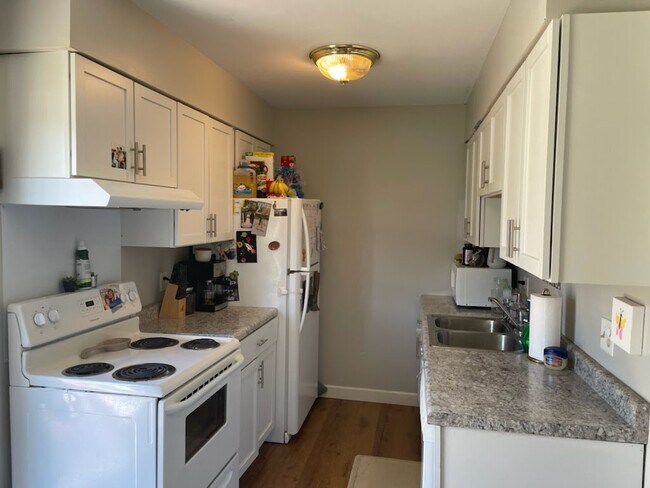 Different finishes in each unit - 2017 Yorktowne Dr