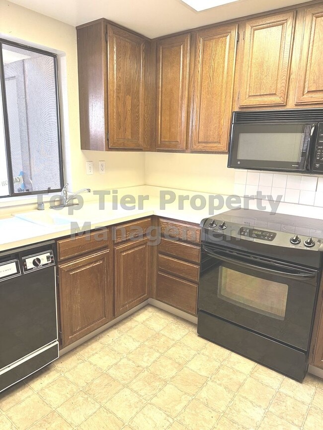 Photo - Very nice 2 bed, 2.5 bath, 1,178 sqft Walnut Creek Townhouse in desirable Main Chance Estates Dev...