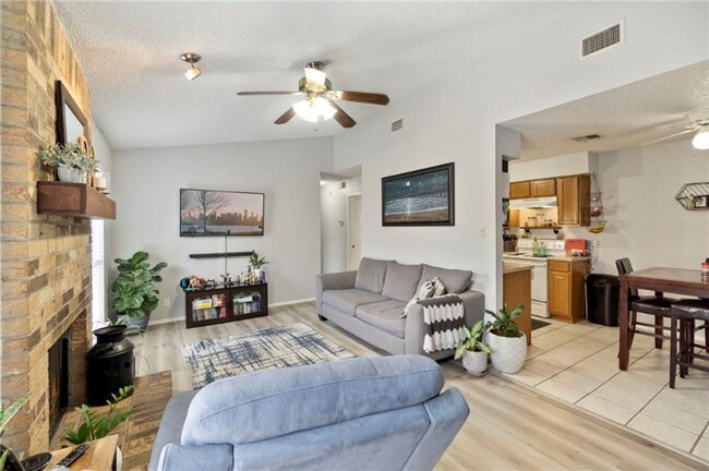 Photo - 2107 Courtney St Unit A