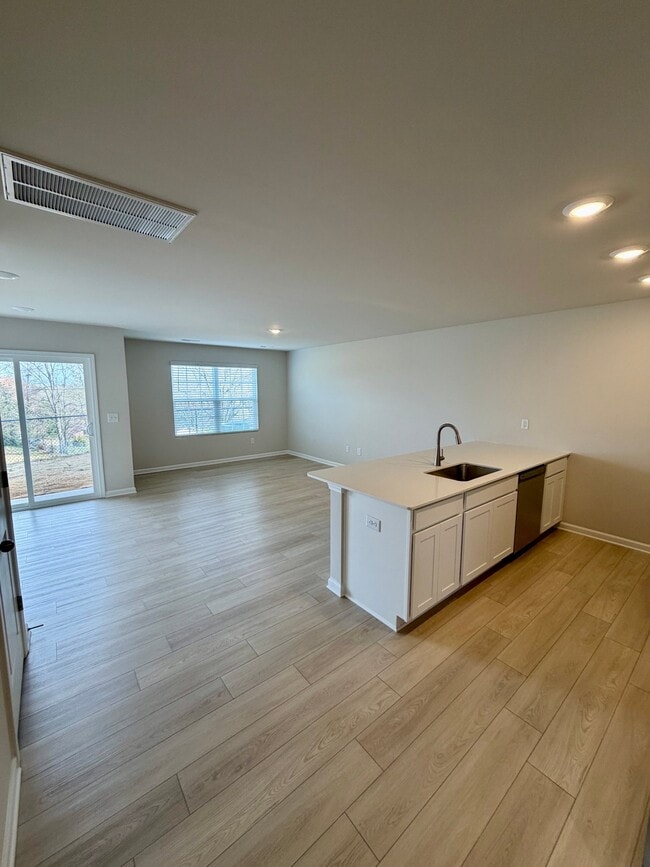 Photo - 401 Mopar Ln