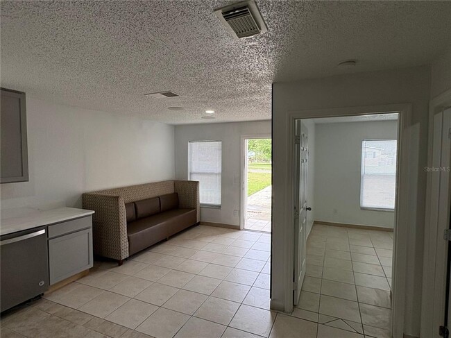 Photo - 1053 Scott St