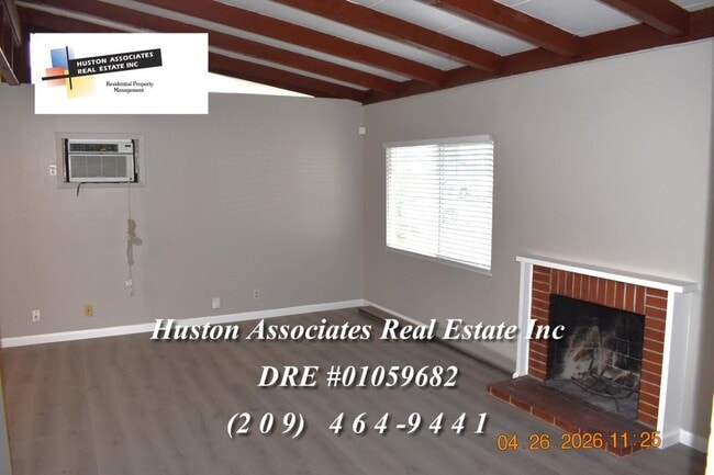 Photo - 3936 Dennis Ave