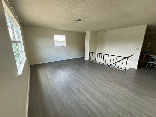 Building Photo - 335 Walnut St Unit 335 Rental