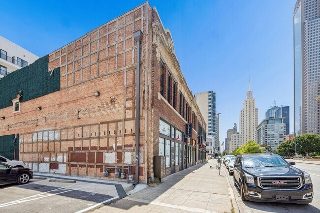 2010 Commerce St Unit B201