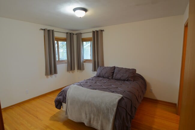 Photo - 1426 Glenhill Road