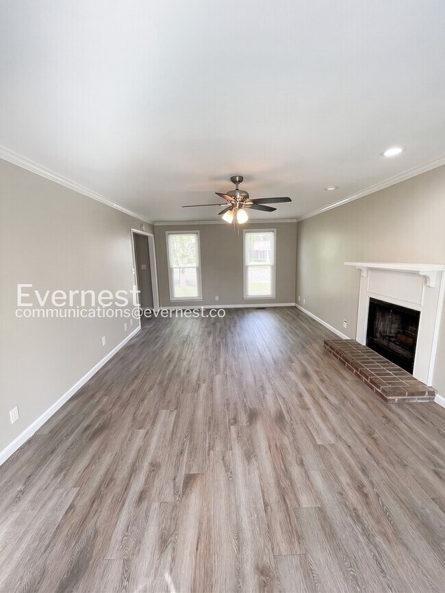 Photo - 901 Cimarron Ct