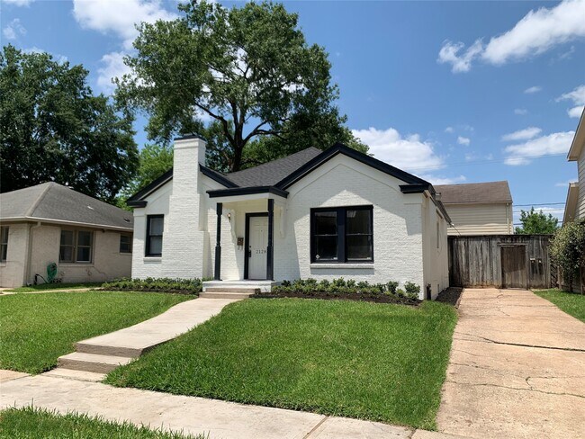 Photo - 2128 Sul Ross St Unit B