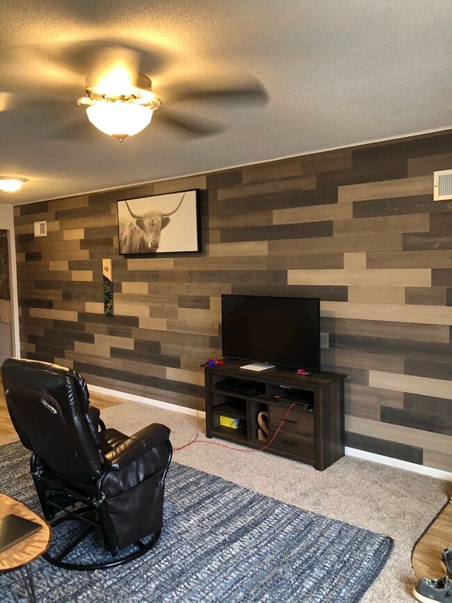 livingroom - 446 5th Ave NW