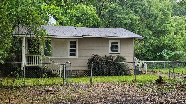 Building Photo - 2 bed 1 bath for rent