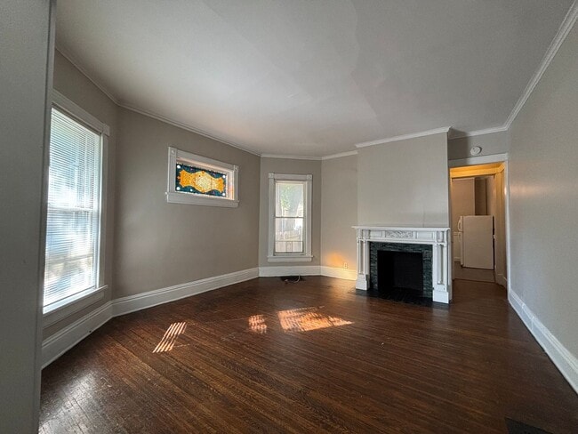 Building Photo - 626 University Ave Unit 1 Rental