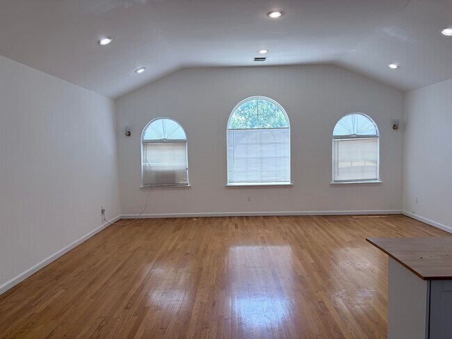 Photo - 90 Leonard St Unit B2