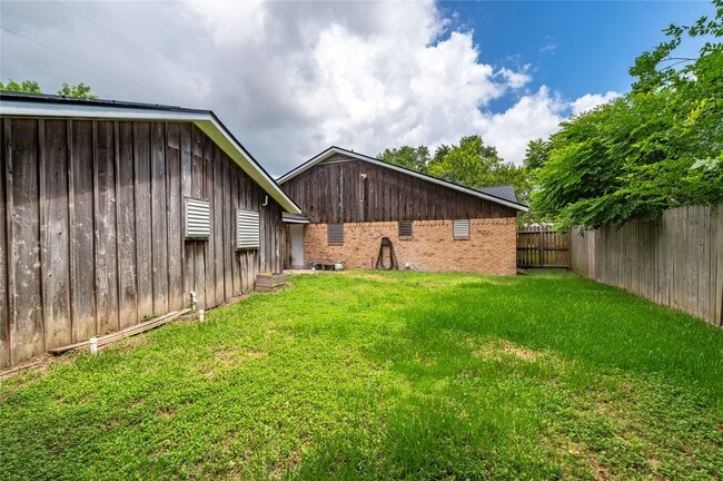 Photo - 1219 Park Ln