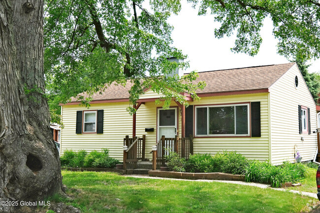Building Photo - 10 Sherwood Dr Rental