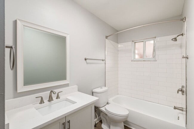Building Photo - 639 Riverview Dr Unit 8