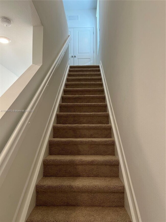 Photo - 653 NW 6th St