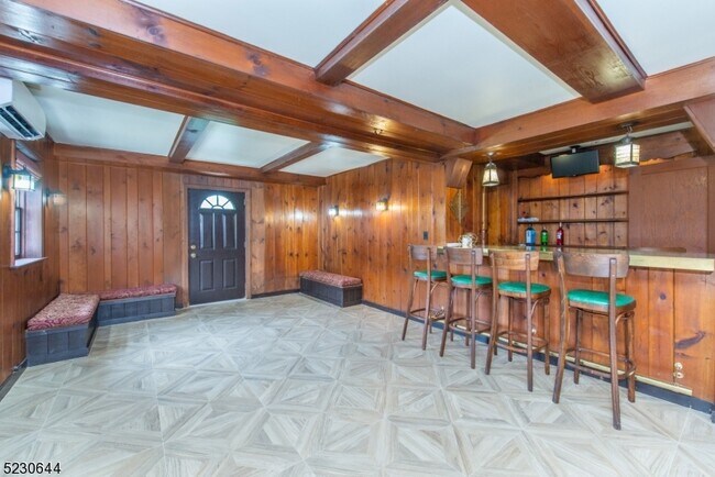 Photo - 395 Grove St