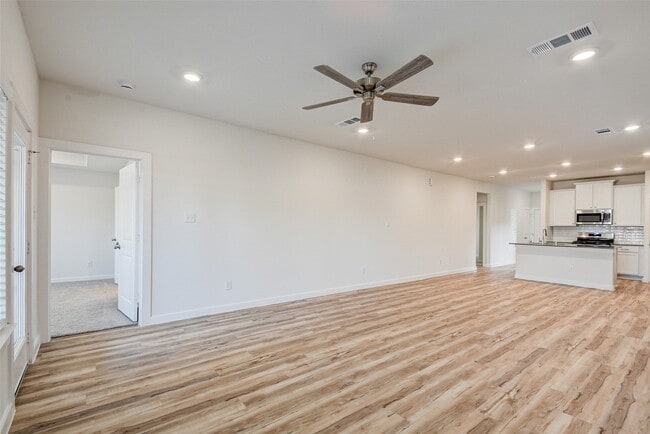 Building Photo - 31119 Myers Hvn Ln