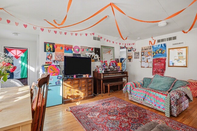 Photo - 412 N Thayer St