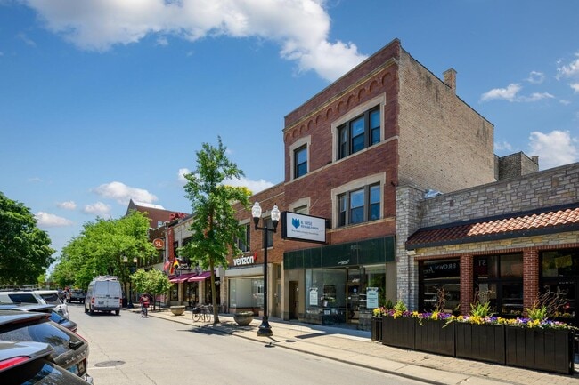 Building Photo - 4754 N Lincoln Ave Unit 3