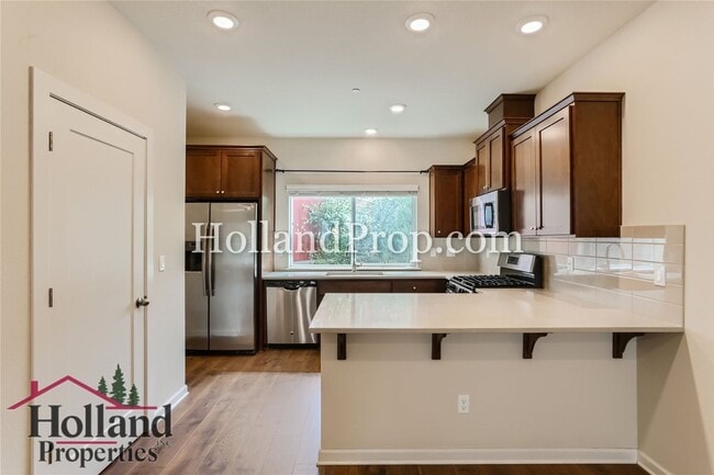 Photo - Pretty 2 Bedroom 2.5 bath Townhouse in a great location of Beaverton