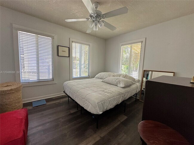 Photo - 3611 Oak Ave