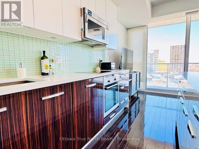 Photo - 111 Champagne Ave S Unit 908