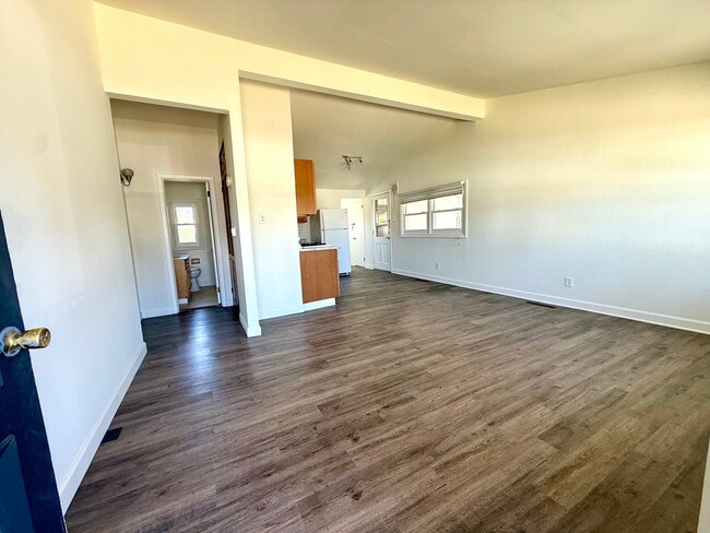 Photo - 633 Windsor Ave