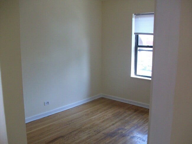 8057 S Marshfield