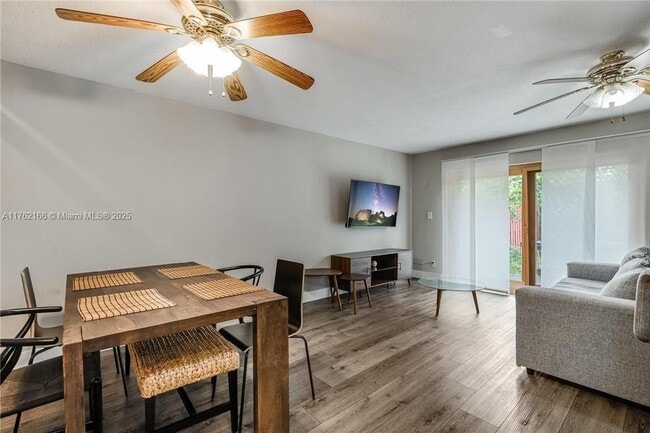 Photo - 2530 NE 9th St