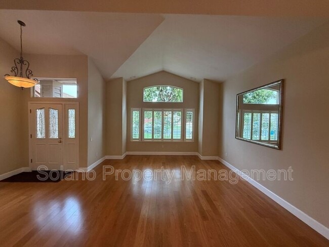 Photo - 685 Hillcrest Cir