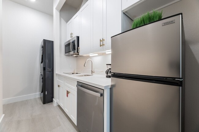 Building Photo - 3516 Noah St Unit B