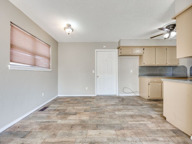 Photo - Refreshed Home + Yukon Schools + 3 bedrooms