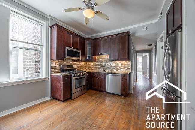 Building Photo - 2110 W Division St Unit 3F