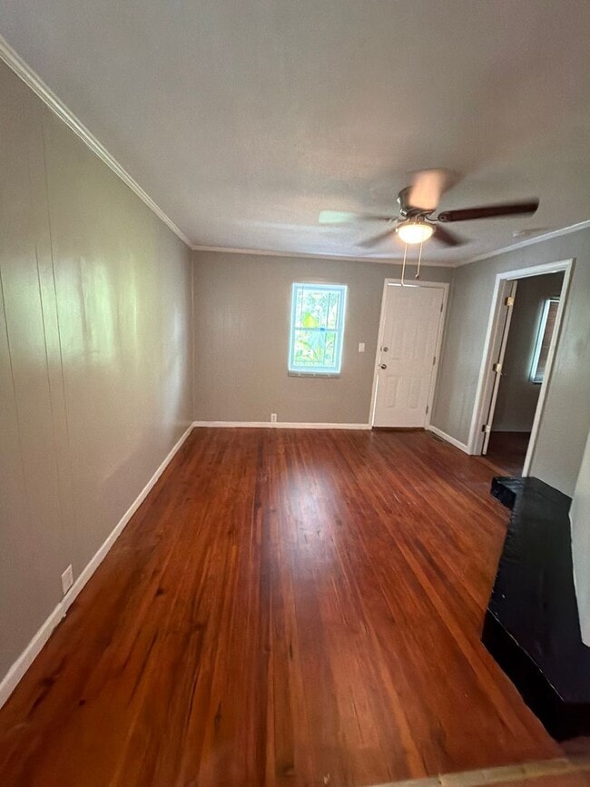 Building Photo - COMING SOON 3 Bed House!